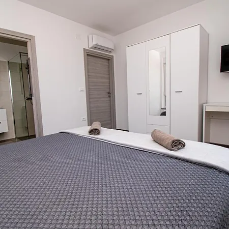 Enjoy Mit Privatem Pool, By Istrabook Pula