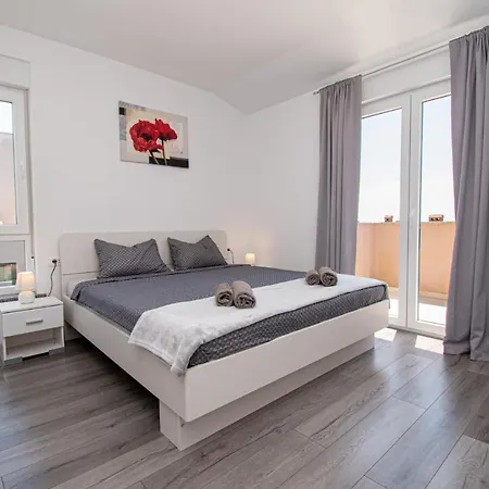 Vila Enjoy Mit Privatem Pool, By Istrabook