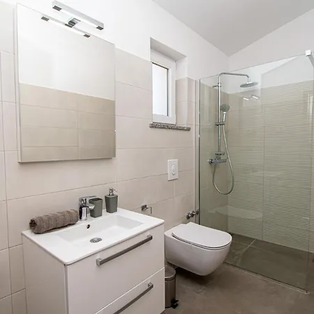 Enjoy Mit Privatem Pool, By Istrabook Vila Pula