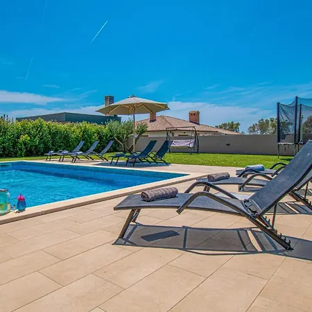 Vila Enjoy Mit Privatem Pool, By Istrabook *