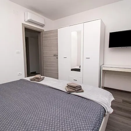 Vila Enjoy Mit Privatem Pool, By Istrabook *