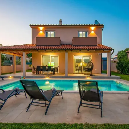 Villa Enjoy Mit Privatem Pool, By Istrabook *