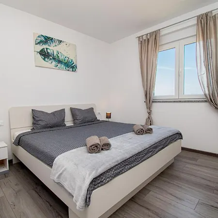 Vila Enjoy Mit Privatem Pool, By Istrabook