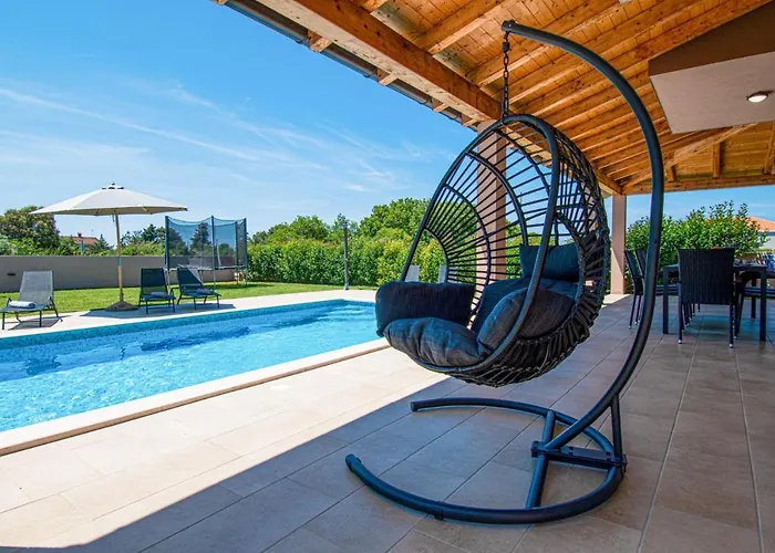 Enjoy Mit Privatem Pool, By Istrabook * 普拉