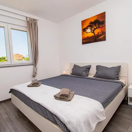 Willa Enjoy Mit Privatem Pool, By Istrabook