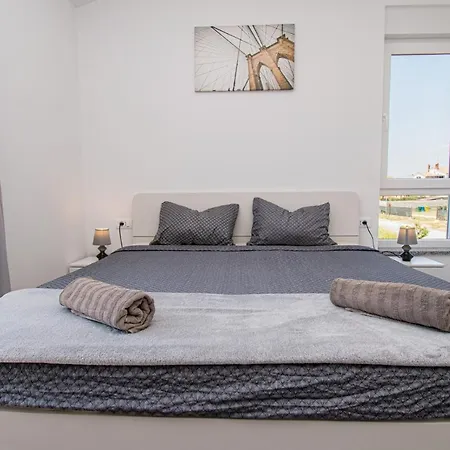 Willa Enjoy Mit Privatem Pool, By Istrabook *