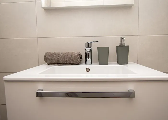 Enjoy Mit Privatem Pool, By Istrabook