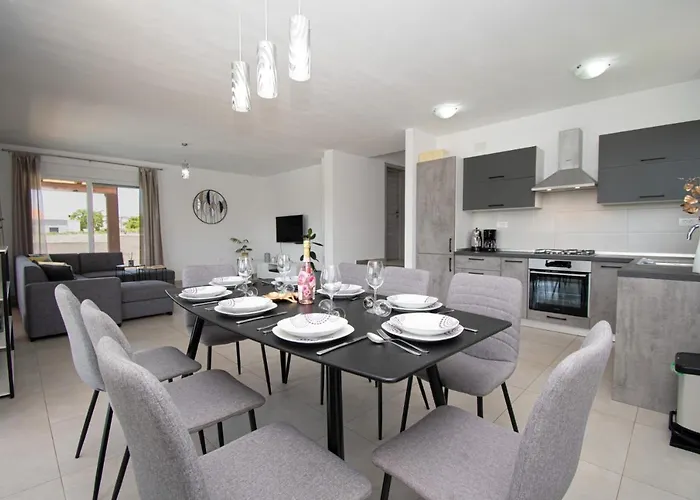 Enjoy Mit Privatem Pool, By Istrabook Пула