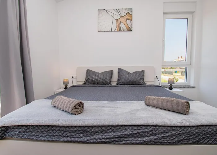 Villa Enjoy Mit Privatem Pool, By Istrabook *