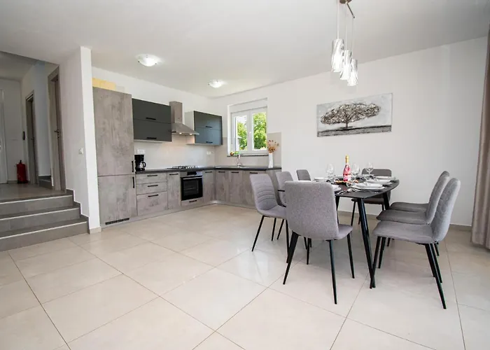 Вілла Enjoy Mit Privatem Pool, By Istrabook