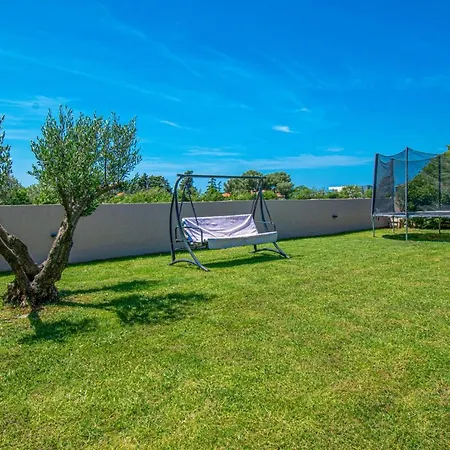 Enjoy Mit Privatem Pool, By Istrabook Villa Póla