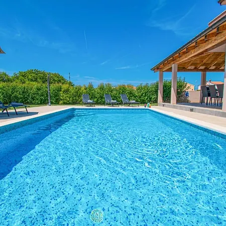 Villa Enjoy Mit Privatem Pool, By Istrabook Póla